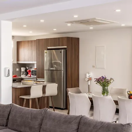 Fig Tree Bay Residences 4 פרוטאראס