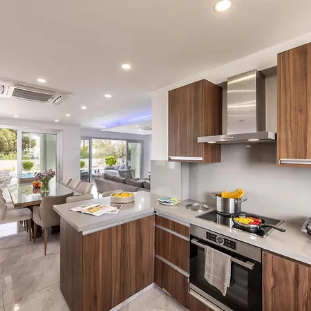 Fig Tree Bay Residences 4 פרוטאראס